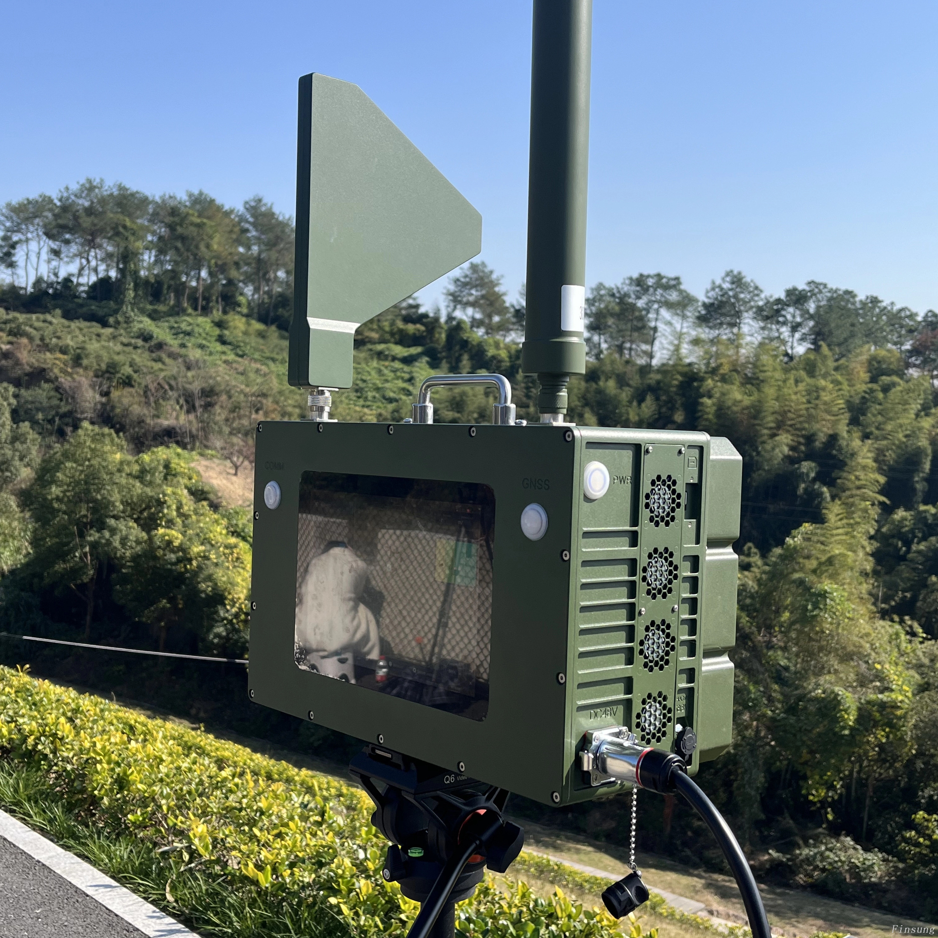 نظام محمول للكشف عن الطائرات بدون طيار والتدابير المضادة