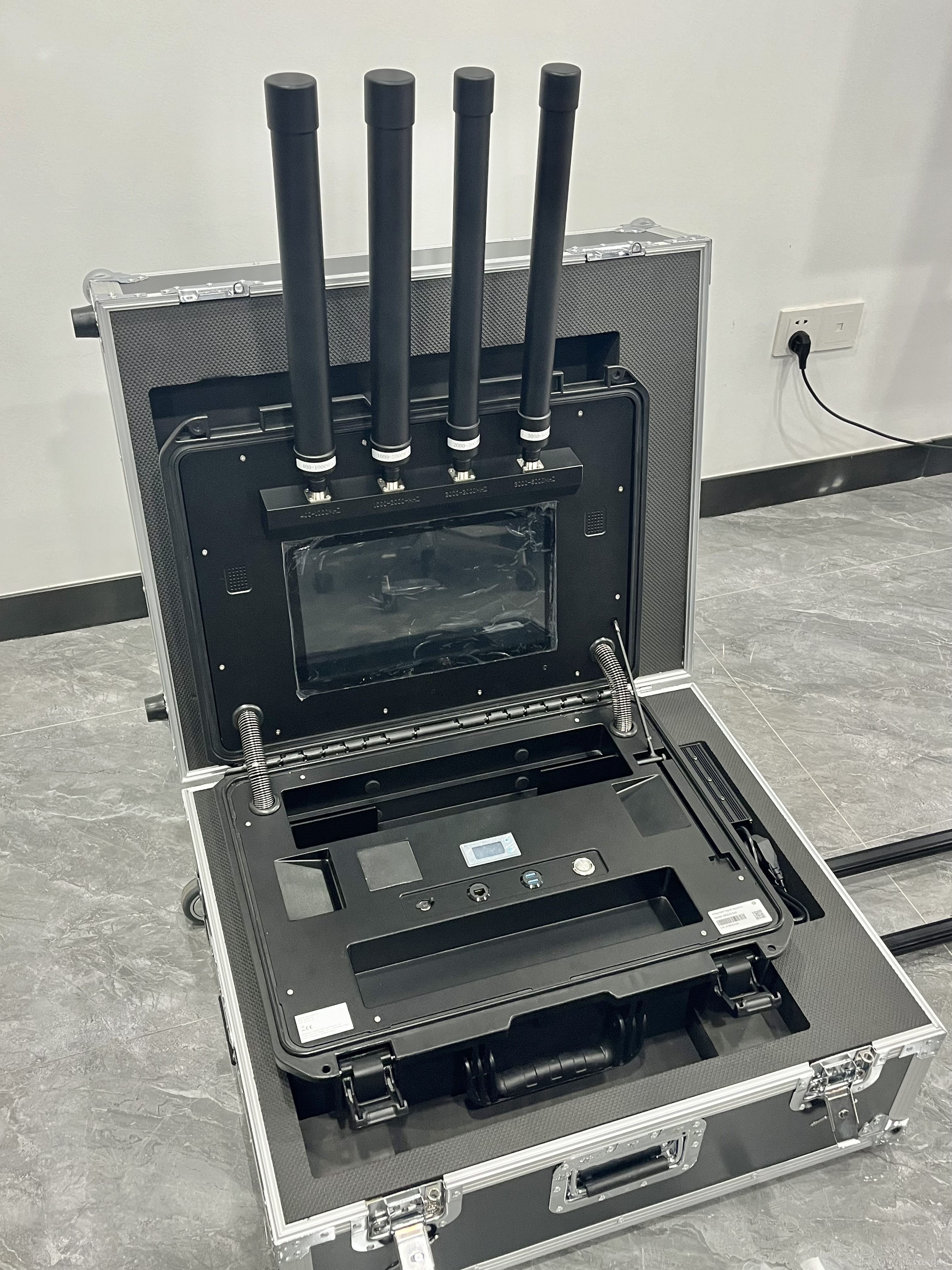 كاشف الترددات اللاسلكية المحمولة