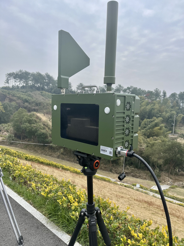 نظام محمول للكشف عن الطائرات بدون طيار والتدابير المضادة